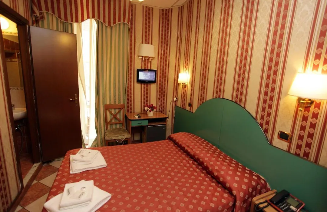 Hotel Hollywood-1